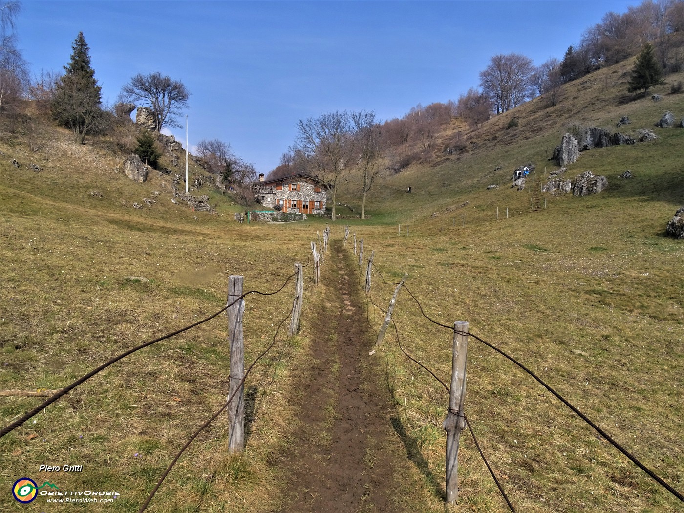 54 Sul sent. 506 per il Monte Zucco.JPG